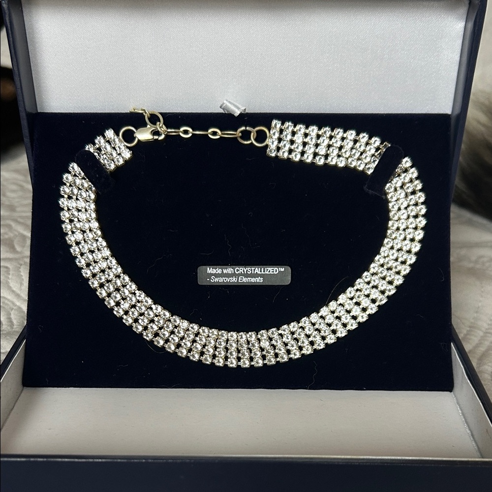 Elegant Gold and Silver Necklace